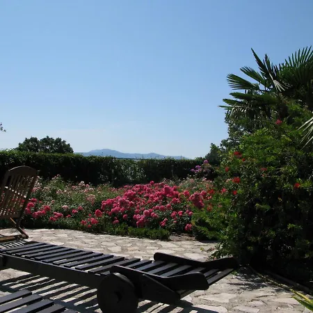 Iris Bed & Breakfast 3*