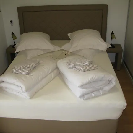 Iris Bed & Breakfast 3*