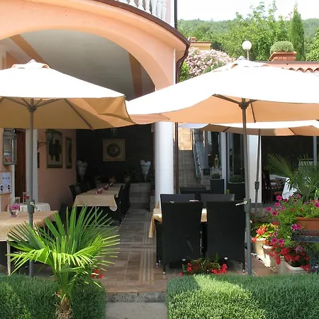Iris Bed & Breakfast 3*