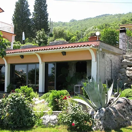 Iris Bed & Breakfast 3*