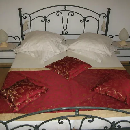 Iris Bed & Breakfast 3*