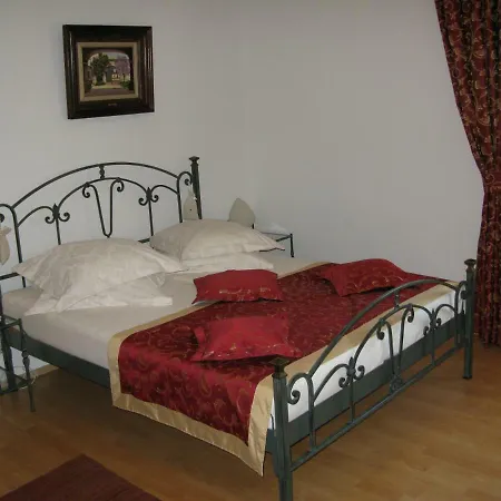 Iris Bed & Breakfast 3*